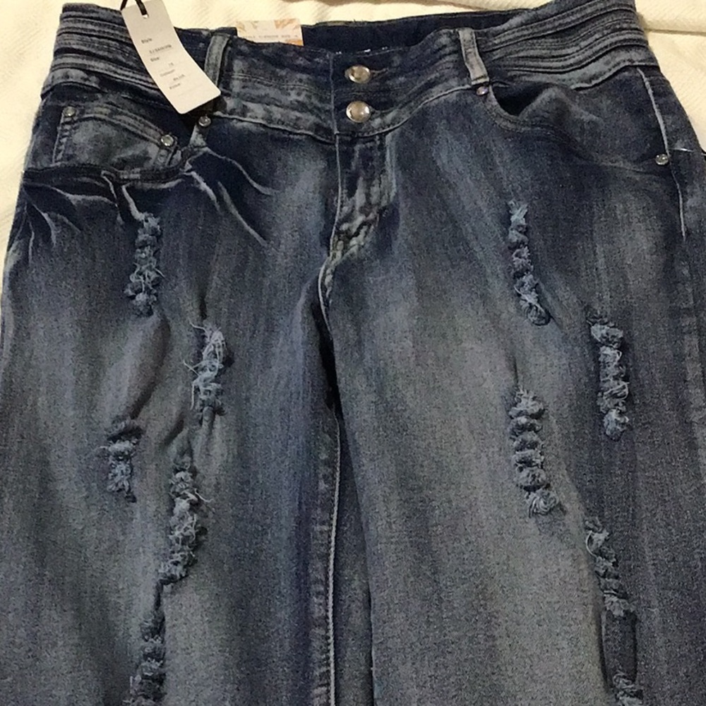 Saza Ripped Denim